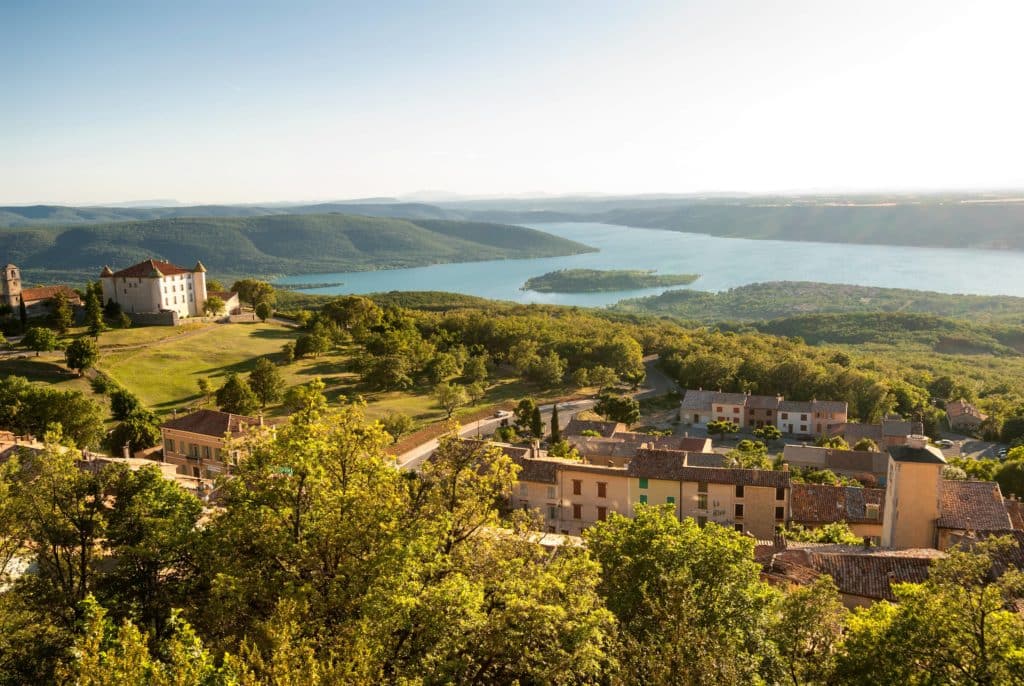 Visitez le village de Aiguines dans les Gorges du Verdon.