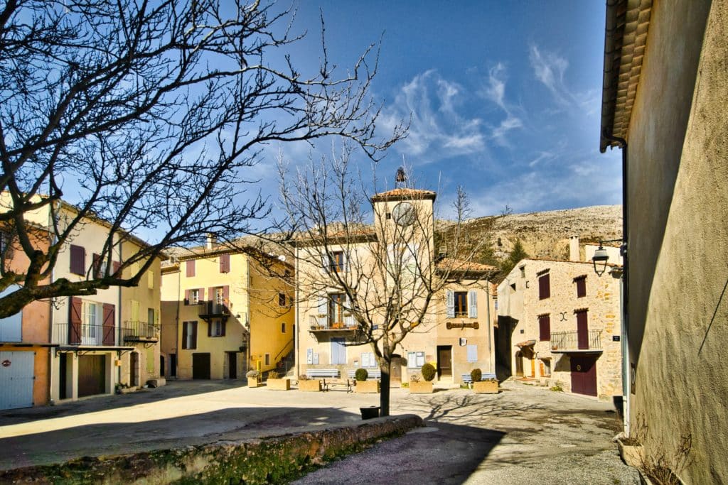 Visitez le village de Rougon dans les Gorges du Verdon.